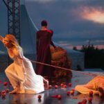 Amor o dependencia ? Ilustración de una persona encadenada a otra, representando la dependencia afectiva y las señales de amor tóxico